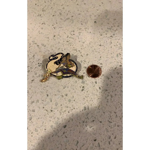 Disney‎ Aladdin Magic Carpet Trading Pin - Picture 4 of 4